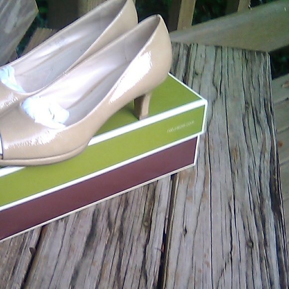 Naturalizer - Picture 3 of 4